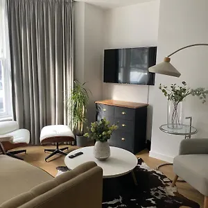 https://2-bedroom-contemporary-apartment.brighton-hotels-england.com